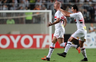 O zagueiro Maicon marcou o gol da classificação são-paulina no Horto (Foto: Cristiane Matos/AFP) O zagueiro Maicon marcou o gol da classificação são-paulina no Horto (Foto: Cristiane Matos/AFP)