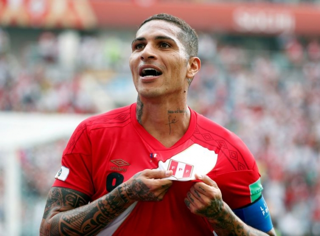 Guerrero comemora segundo gol da vitória do Peru (Foto: Max Rossi/Reuters) Guerrero comemora segundo gol da vitória do Peru (Foto: Max Rossi/Reuters)