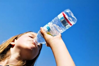 Uma das dicas é beber bastante água (Foto: Divulgação) Uma das dicas é beber bastante água (Foto: Divulgação)