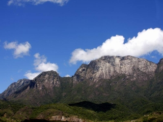 Serra do CaraÃ§a Ã© um dos atrativos da cidade (Foto: DivulgaÃ§Ã£o)