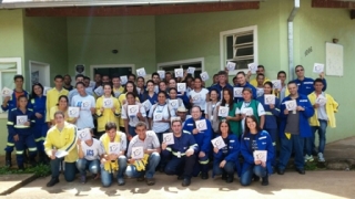 A iniciativa contou com a participação dos colaborares da Gerdau, que visitaramos domicÃlios dos bairros Santa Cruz e São Benedito (Foto: Divulgação) A iniciativa contou com a participação dos colaborares da Gerdau, que visitaramos domicÃlios dos bairros Santa Cruz e São Benedito (Foto: Divulgação)