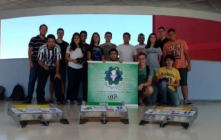 A equipe já é bicampeã da Competição Latino Americana e Brasileira de Robótica na categoria IEEE VerySmallSize, em que os robôs disputam uma partida de futebol A equipe já é bicampeã da Competição Latino Americana e Brasileira de Robótica na categoria IEEE VerySmallSize, em que os robôs disputam uma partida de futebol