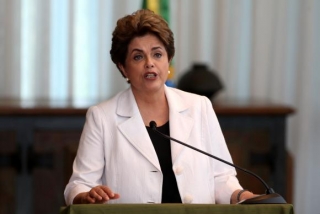 Dilma aguarda a definição da data em que ela irá ao Senado para apresentar sua defesa (Foto: Wilson Dias/Agência Brasil) Dilma aguarda a definição da data em que ela irá ao Senado para apresentar sua defesa (Foto: Wilson Dias/Agência Brasil)