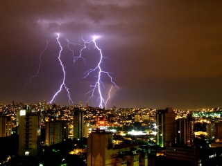 As regiÃµes do Estado mais atingidas sÃ£o o Sul de Minas, Zona da Mata e RegiÃ£o Metropolitana de Belo Horizonte (Foto: DemÃ©trio Aguiar)