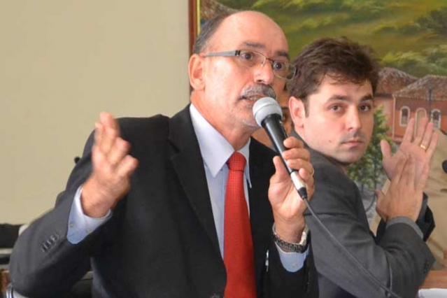 Geraldo Torrinha e Bernardo Mucida cobram de Damon explicações sobre ações do Governo. (Ageu Ebert-arquivo) Geraldo Torrinha e Bernardo Mucida cobram de Damon explicações sobre ações do Governo. (Ageu Ebert-arquivo)
