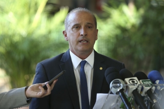 Ele assume que recebeu dinheiro da empresa só em 2014 (Foto: Valter Campanato/Agência Brasil) Ele assume que recebeu dinheiro da empresa só em 2014 (Foto: Valter Campanato/Agência Brasil)