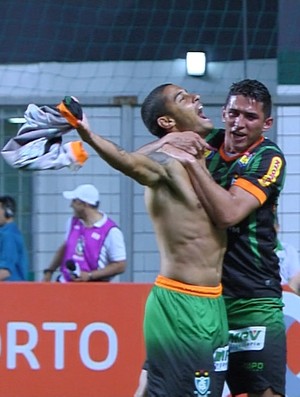 Michael marcou o gol da vitória do América-MG aos 45 do segundo tempo (Foto: Reprodução/Premiere) Michael marcou o gol da vitória do América-MG aos 45 do segundo tempo (Foto: Reprodução/Premiere)