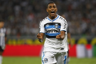 Atacante Pedro Rocha marcou dois primeiros gols e recebeu cartão vermelho (Foto: Lucas Uebel/Grêmio FBPA) Atacante Pedro Rocha marcou dois primeiros gols e recebeu cartão vermelho (Foto: Lucas Uebel/Grêmio FBPA)