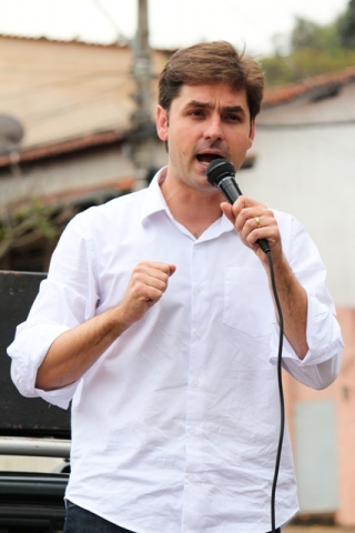 Advogado e cientista polÃtico está de volta a caminhonete apresentando suas propostas na região (Foto: Divulgações) Advogado e cientista polÃtico está de volta a caminhonete apresentando suas propostas na região (Foto: Divulgações)
