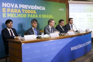 Técnicos do ministério da Economia dão entrevista coletiva para detalhar o texto da proposta de reforma da Previdência (Foto: Marcelo Camargo/Agência Brasil) Técnicos do ministério da Economia dão entrevista coletiva para detalhar o texto da proposta de reforma da Previdência (Foto: Marcelo Camargo/Agência Brasil)