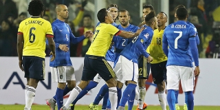 Neymar protagonizou uma confusão ao fim do jogo (Foto: Heuler Andrey/Estadão Conteúdo) Neymar protagonizou uma confusão ao fim do jogo (Foto: Heuler Andrey/Estadão Conteúdo)
