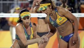 A dupla brasileira Agatha e Barbara conquistou a quinta medalha de prata do Brasil (Foto: Reuters/Tony Gentile) A dupla brasileira Agatha e Barbara conquistou a quinta medalha de prata do Brasil (Foto: Reuters/Tony Gentile)