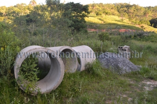 Materiais doados pela prefeitura em fazendas particulares. (foto: Ageu Ebert) Materiais doados pela prefeitura em fazendas particulares. (foto: Ageu Ebert)