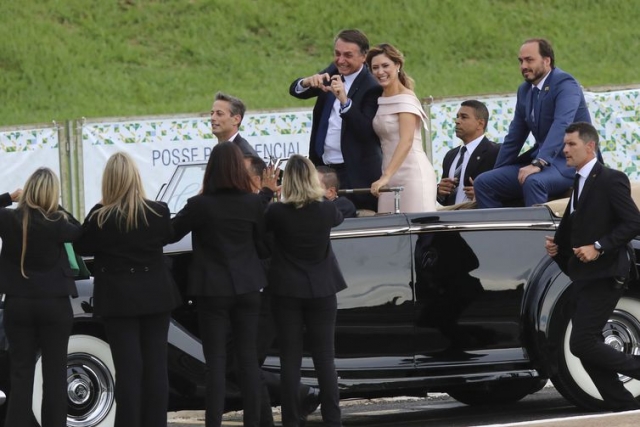 Presidente eleito Jair Bolsonaro chega ao Congresso Nacional para solenidade de posse (Foto: Fabio Rodrigues Pozzebom/ABr) Presidente eleito Jair Bolsonaro chega ao Congresso Nacional para solenidade de posse (Foto: Fabio Rodrigues Pozzebom/ABr)