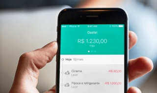 Pesquisa da Febraban apontou um crescimento de 70% nas transações financeiras por aplicativos de celular Pesquisa da Febraban apontou um crescimento de 70% nas transações financeiras por aplicativos de celular