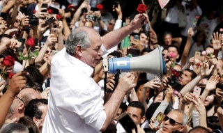 O polÃtico Ciro Gomes, que disputou o primeiro turno da eleição presidencial (Foto: Nacho Doce/Reuters) O polÃtico Ciro Gomes, que disputou o primeiro turno da eleição presidencial (Foto: Nacho Doce/Reuters)