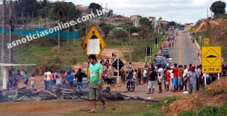 Manifestantes durou todo o dia. (crédito: SILVIO ANDRADE/asnoticiasonline.com.br) Manifestantes durou todo o dia. (crédito: SILVIO ANDRADE/asnoticiasonline.com.br)