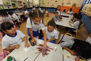 Entre as competênciasdo BNCC está a de exercitar a curiosidade intelectual e recorrer à abordagem própria das ciências, incluindo a investigação, reflexão, análise crÃtica, imaginação e a criatividade (Foto: Tânia Rêgo/Agência Brasil) Entre as competênciasdo BNCC está a de exercitar a curiosidade intelectual e recorrer à abordagem própria das ciências, incluindo a investigação, reflexão, análise crÃtica, imaginação e a criatividade (Foto: Tânia Rêgo/Agência Brasil)