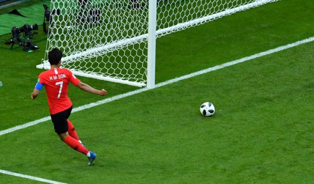 Son Heung-min, da Coreia do Sul, marca o segundo gol e decreta a eliminação da Alemanha (Foto: Dylan Martinez/Reuters) Son Heung-min, da Coreia do Sul, marca o segundo gol e decreta a eliminação da Alemanha (Foto: Dylan Martinez/Reuters)