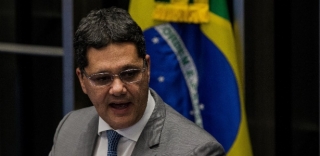 O senador Ricardo Ferraço (PSDB-ES), relator da proposta de alteração da lei da maioridade penal (Foto: Eduardo Anizelli/Folha Press) O senador Ricardo Ferraço (PSDB-ES), relator da proposta de alteração da lei da maioridade penal (Foto: Eduardo Anizelli/Folha Press)