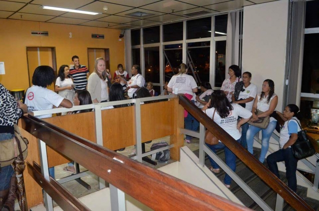 Diretores do SINTSEPMI e servidores da saúde estiveram na prefeitura em busca de respostas mas o chefe de gabonete "Jadirão" se recusou em recebê-los. (divulgação) Diretores do SINTSEPMI e servidores da saúde estiveram na prefeitura em busca de respostas mas o chefe de gabonete "Jadirão" se recusou em recebê-los. (divulgação)