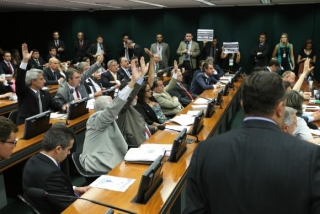 Câmara vota segundo turno da PEC 241 nos dias 24 e 25 deste mês (Foto: Fabio Rodrigues Pozzebom/Agência Brasil) Câmara vota segundo turno da PEC 241 nos dias 24 e 25 deste mês (Foto: Fabio Rodrigues Pozzebom/Agência Brasil)