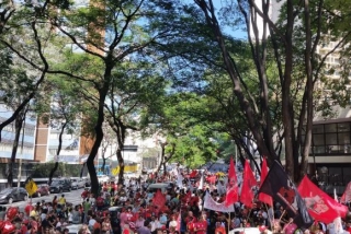 A concentraÃ§Ã£o do ato comeÃ§ou Ã s 10h, na PraÃ§a Afonso Arinos, e foi convocada pela Frente Brasil Popular, composta por diversas entidades e movimentos sociais (Foto: LÃ©o Rodrigues/AgÃªncia Brasil)