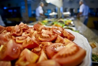 BenefÃcio pode ser concedido ao trabalhador na forma de tÃquete-refeição ou alimentação (Foto: Arquivo/Agência Brasil) BenefÃcio pode ser concedido ao trabalhador na forma de tÃquete-refeição ou alimentação (Foto: Arquivo/Agência Brasil)