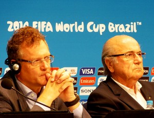 Valcke e Blatter são acusados de esforço para se enriquecerem (Foto: Vicente Seda) Valcke e Blatter são acusados de esforço para se enriquecerem (Foto: Vicente Seda)