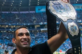 FabrÃcio Werdum já havia deixado claro que gostaria de lutar em um estádio de futebol (Foto: reprodução) FabrÃcio Werdum já havia deixado claro que gostaria de lutar em um estádio de futebol (Foto: reprodução)
