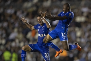 Com o resultado, a Raposa fica próxima da classificação para as oitavas (Foto: Mauro Pimentel/AFP) Com o resultado, a Raposa fica próxima da classificação para as oitavas (Foto: Mauro Pimentel/AFP)