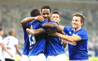 No 1º tempo, o Cruzeiro já mostrou sua força: 3 a 0 contra o Santa Rita (Foto: Erwin Oliveira / Agência estado) No 1º tempo, o Cruzeiro já mostrou sua força: 3 a 0 contra o Santa Rita (Foto: Erwin Oliveira / Agência estado)