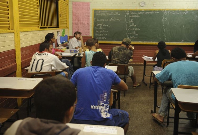 Professores dizem que falta continuidade de boas polÃticas e alinhamento dos programas educacionais com a sala de aula - Arquivo/Agência Brasil Professores dizem que falta continuidade de boas polÃticas e alinhamento dos programas educacionais com a sala de aula - Arquivo/Agência Brasil