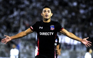 Felipe Flores comemora gol do Colo-Colo contra o Atlético-MG (Foto: Agência EFE) Felipe Flores comemora gol do Colo-Colo contra o Atlético-MG (Foto: Agência EFE)