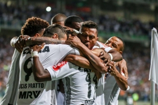 Galo amassou os chilenos, especialmente no primeiro tempo, e alcanÃ§ou uma merecida vitoria no Horto (Foto: Bruno Cantini/CAM)