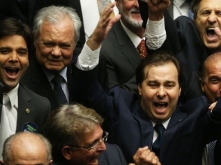 O deputado Rodrigo Maia (DEM-RJ), no momento em que foi eleito presidente da Câmara dos Deputados (Foto: André Dusek/Estadão Conteúdo) O deputado Rodrigo Maia (DEM-RJ), no momento em que foi eleito presidente da Câmara dos Deputados (Foto: André Dusek/Estadão Conteúdo)