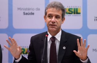Para Chioro, mesmo que o Artigo 196 da Constituição continue determinando que a saúde é direito de todos e dever do Estado, a aprovação do projeto leva a população a “perder a conquista que significou o sistema universal de saúde†(Foto: Divulgação) Para Chioro, mesmo que o Artigo 196 da Constituição continue determinando que a saúde é direito de todos e dever do Estado, a aprovação do projeto leva a população a “perder a conquista que significou o sistema universal de saúde†(Foto: Divulgação)
