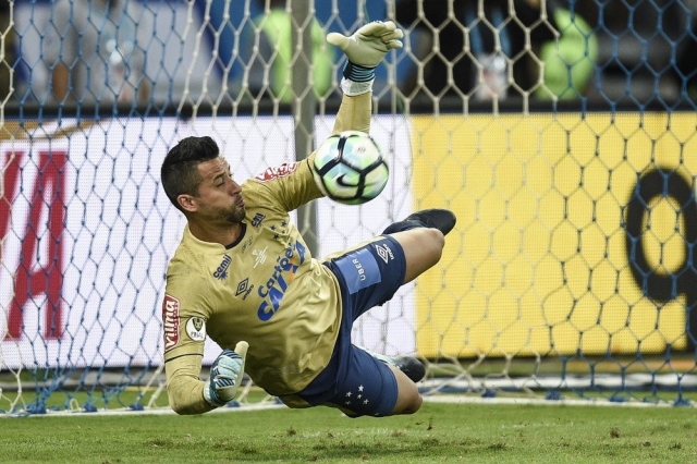 O pênalti defendido por Fábio foi o 21º dele com a camisa do Cruzeiro (Foto: Divulgação) O pênalti defendido por Fábio foi o 21º dele com a camisa do Cruzeiro (Foto: Divulgação)