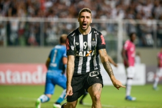 Lucas Pratto comemora o gol que acabara de marcar para o Atlético-MG, abrindo o placar contra o Independiente del Valle e ajudando a deixar os mineiros na ponta do Grupo 5 da Libertadores (Foto: Andre Yanckous/AGIF) Lucas Pratto comemora o gol que acabara de marcar para o Atlético-MG, abrindo o placar contra o Independiente del Valle e ajudando a deixar os mineiros na ponta do Grupo 5 da Libertadores (Foto: Andre Yanckous/AGIF)