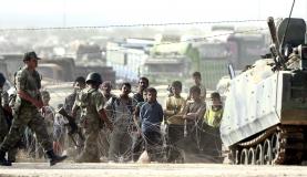 Refugiados sÃrios na fronteira com a Turquia fogem de ataques do Estado Islâmico (Foto: Agência Lusa/Direitos Reservados) Refugiados sÃrios na fronteira com a Turquia fogem de ataques do Estado Islâmico (Foto: Agência Lusa/Direitos Reservados)