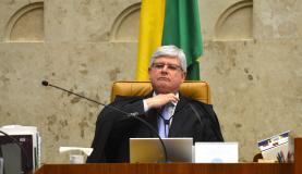 Como o Judiciário entra em recesso amanhã (18) e o pedido feito pelo procurador-geral da República, Rodrigo Janot (foto), tem quase 200 páginas, não há tempo hábil para a análise (Foto: José Cruz/Agência Brasil) Como o Judiciário entra em recesso amanhã (18) e o pedido feito pelo procurador-geral da República, Rodrigo Janot (foto), tem quase 200 páginas, não há tempo hábil para a análise (Foto: José Cruz/Agência Brasil)