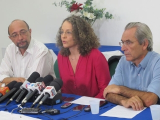 Luciana Genro durante o anúncio da posição que o PSOL adotará na disputa do segundo turno (Foto: Caio Prestes / G1) Luciana Genro durante o anúncio da posição que o PSOL adotará na disputa do segundo turno (Foto: Caio Prestes / G1)