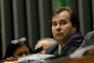 O presidente da Câmara, Rodrigo Maia Maia, deu a declaração após se reunir, pela segunda vez nesta semana, com a presidente do Supremo Tribunal Federal, ministra Cármen Lúcia (Foto: Wilson Dias/Agência Brasil) O presidente da Câmara, Rodrigo Maia Maia, deu a declaração após se reunir, pela segunda vez nesta semana, com a presidente do Supremo Tribunal Federal, ministra Cármen Lúcia (Foto: Wilson Dias/Agência Brasil)