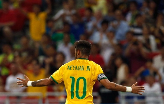 Neymar comemora um de seus gols com os braços abertos na vitória da Seleção por 4 a 0 (Foto: Reuters) Neymar comemora um de seus gols com os braços abertos na vitória da Seleção por 4 a 0 (Foto: Reuters)