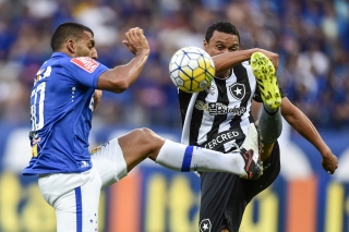 Cruzeiro encerrou sequência positiva na temporada ao ser derrotado pelo Botafogo, neste domingo (Foto: Yuri Edmundo/Light Press/Cruzeiro) Cruzeiro encerrou sequência positiva na temporada ao ser derrotado pelo Botafogo, neste domingo (Foto: Yuri Edmundo/Light Press/Cruzeiro)