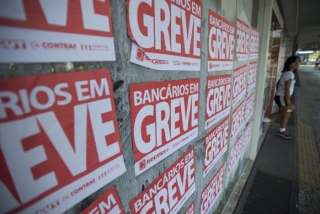 Bancários entram em greve por tempo indeterminado (Foto: Marcelo Camargo/Agência Brasil) Bancários entram em greve por tempo indeterminado (Foto: Marcelo Camargo/Agência Brasil)