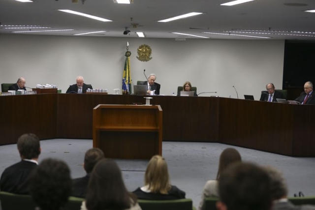 A Segunda Turma do Supremo Tribunal Federal (STF) absolveu a senadora Gleisi Hoffmann (PT-PR) e seu marido, o ex-ministro do Planejamento Paulo Bernardo dos crimes de corrupção e lavagem de dinheiro (Foto: Valter Campanato/Agência Brasil) A Segunda Turma do Supremo Tribunal Federal (STF) absolveu a senadora Gleisi Hoffmann (PT-PR) e seu marido, o ex-ministro do Planejamento Paulo Bernardo dos crimes de corrupção e lavagem de dinheiro (Foto: Valter Campanato/Agência Brasil)