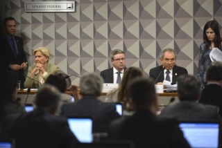 A Comissão Especial do Impeachment no Senado aprova requerimentos para ouvir defesa e acusação (Foto: Antonio Cruz/Agência Brasil) A Comissão Especial do Impeachment no Senado aprova requerimentos para ouvir defesa e acusação (Foto: Antonio Cruz/Agência Brasil)