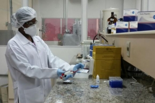 Teste rápido para detecção do vÃrus Zika (Foto: Sayonara Moreno/Agência Brasil) Teste rápido para detecção do vÃrus Zika (Foto: Sayonara Moreno/Agência Brasil)