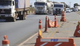 De acordo com a Pesquisa CNT de Rodovias 2015, o percentual de estradas com problema chega a 57,3% (Foto: Marcello Casal Jr./Agência Brasil) De acordo com a Pesquisa CNT de Rodovias 2015, o percentual de estradas com problema chega a 57,3% (Foto: Marcello Casal Jr./Agência Brasil)